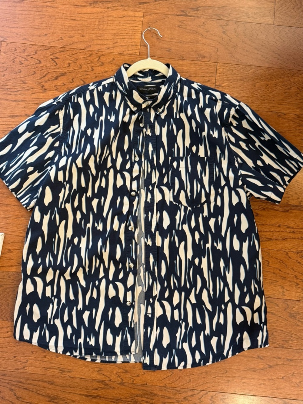 Banana Republic Navy patterned  Short-Sleeve Button-Up shirt 100% cotton XL slim
